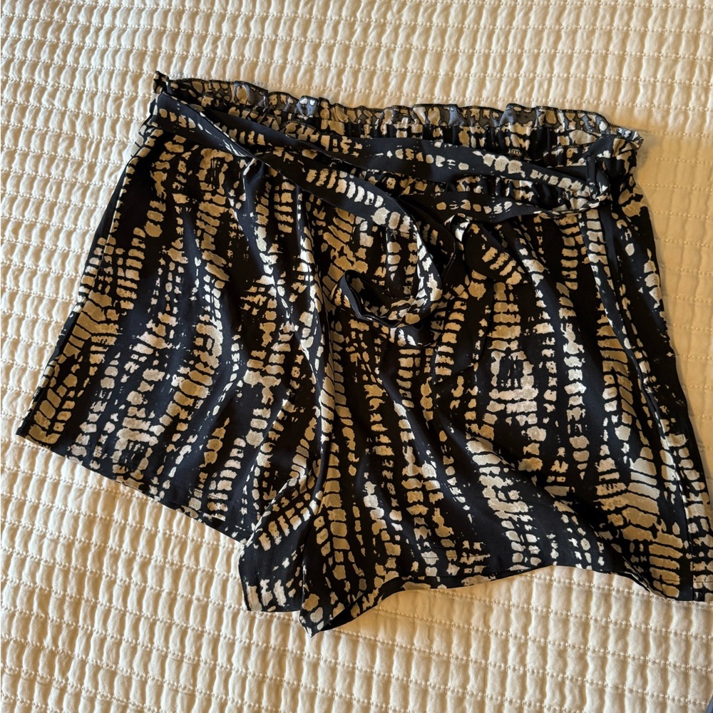 SHEIN High Waist Black and White Patterned maternity Shorts